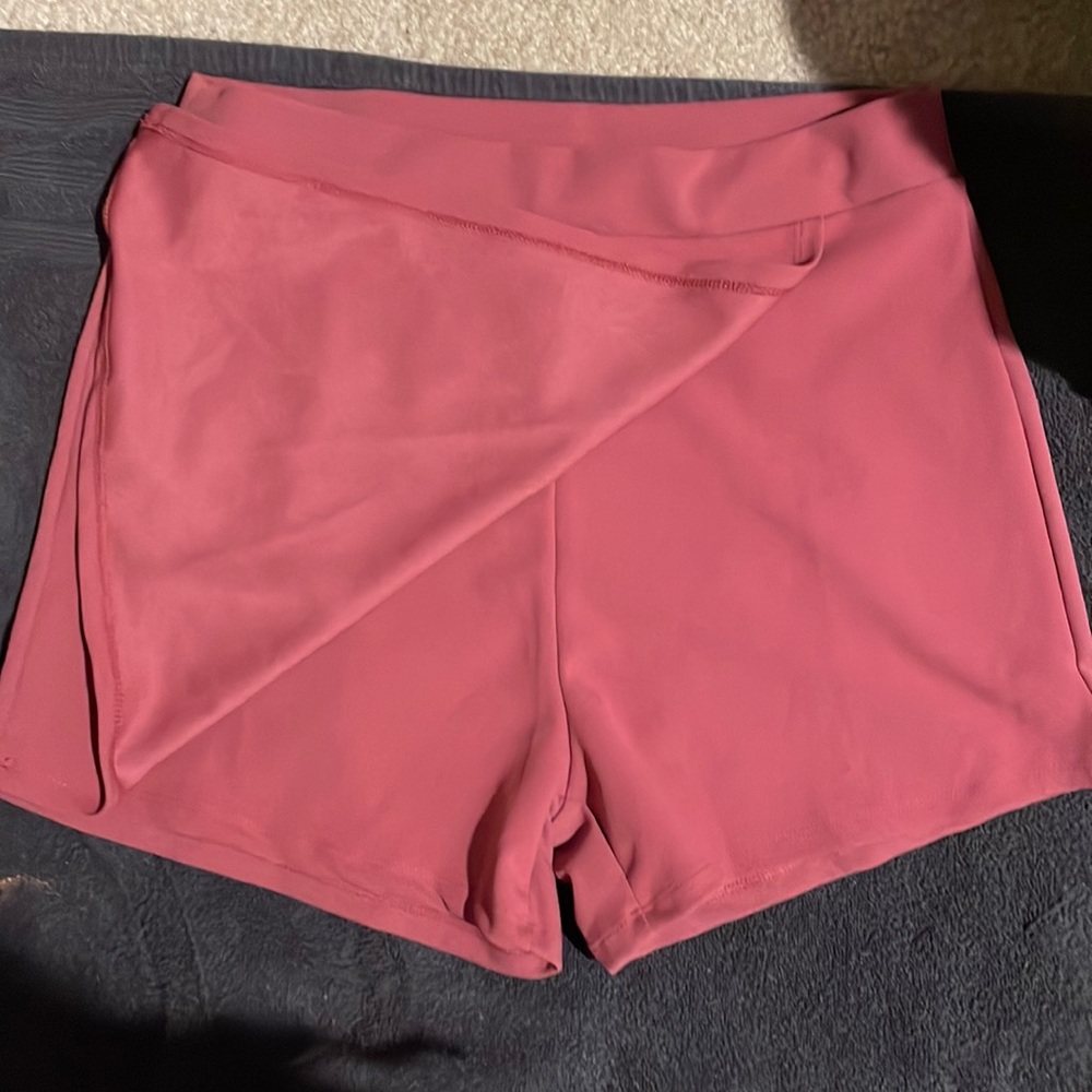 Dark pink skort. Size L.